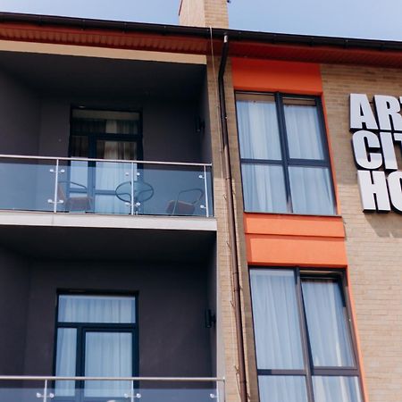 Arta City Hotel Yavoriv  Extérieur photo