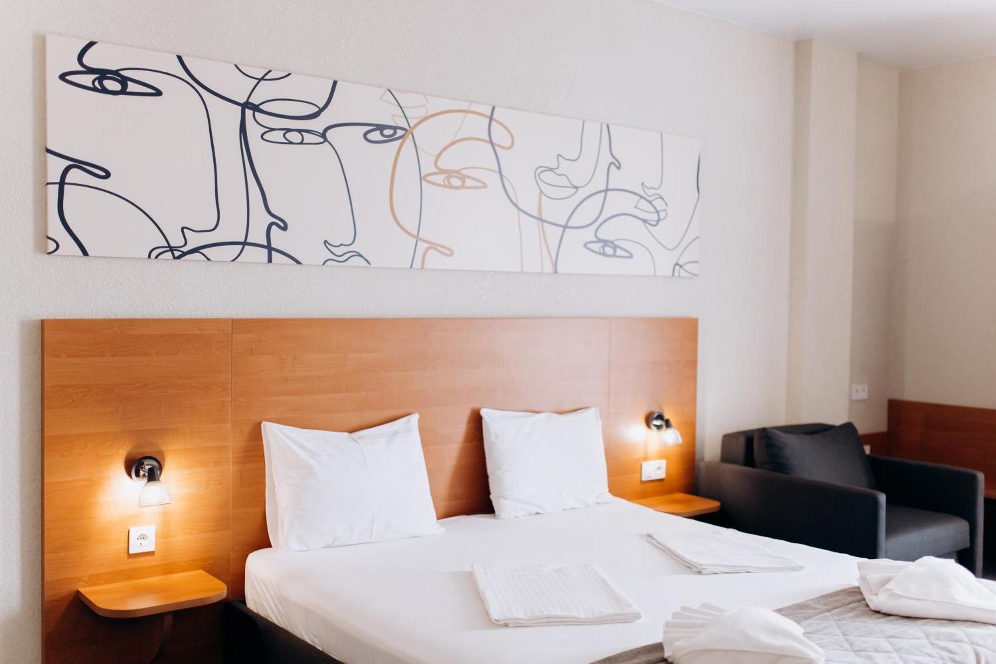 Arta City Hotel Yavoriv  Extérieur photo