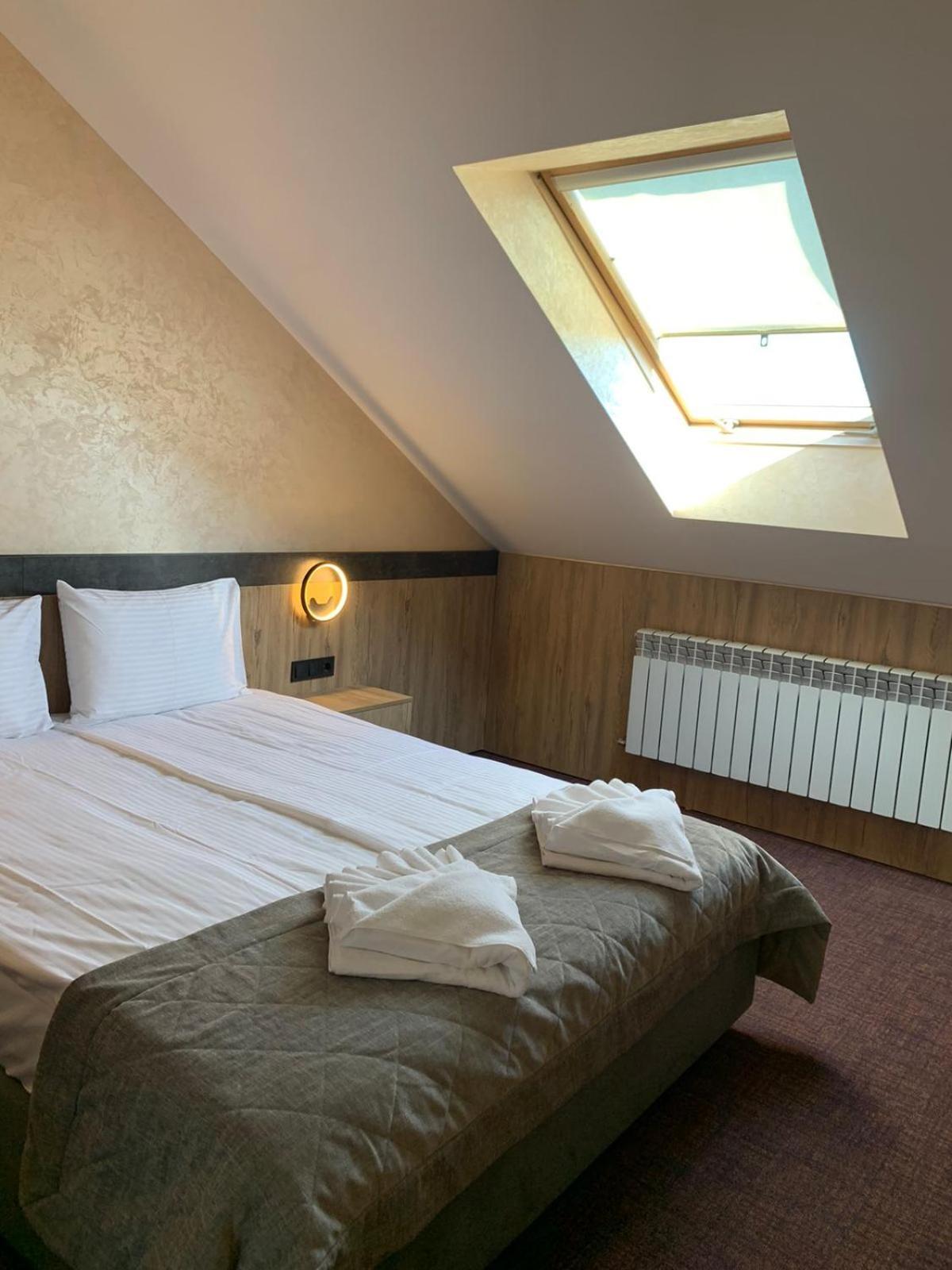 Arta City Hotel Yavoriv  Extérieur photo