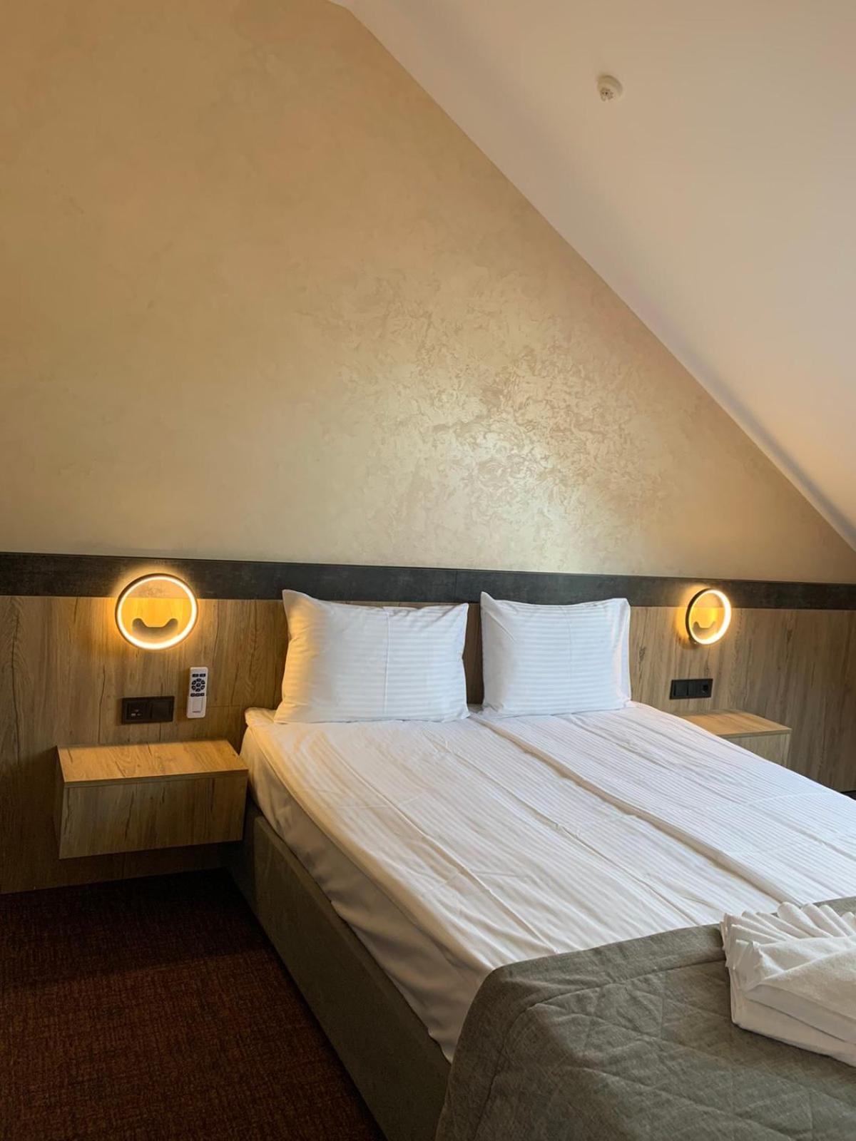 Arta City Hotel Yavoriv  Extérieur photo