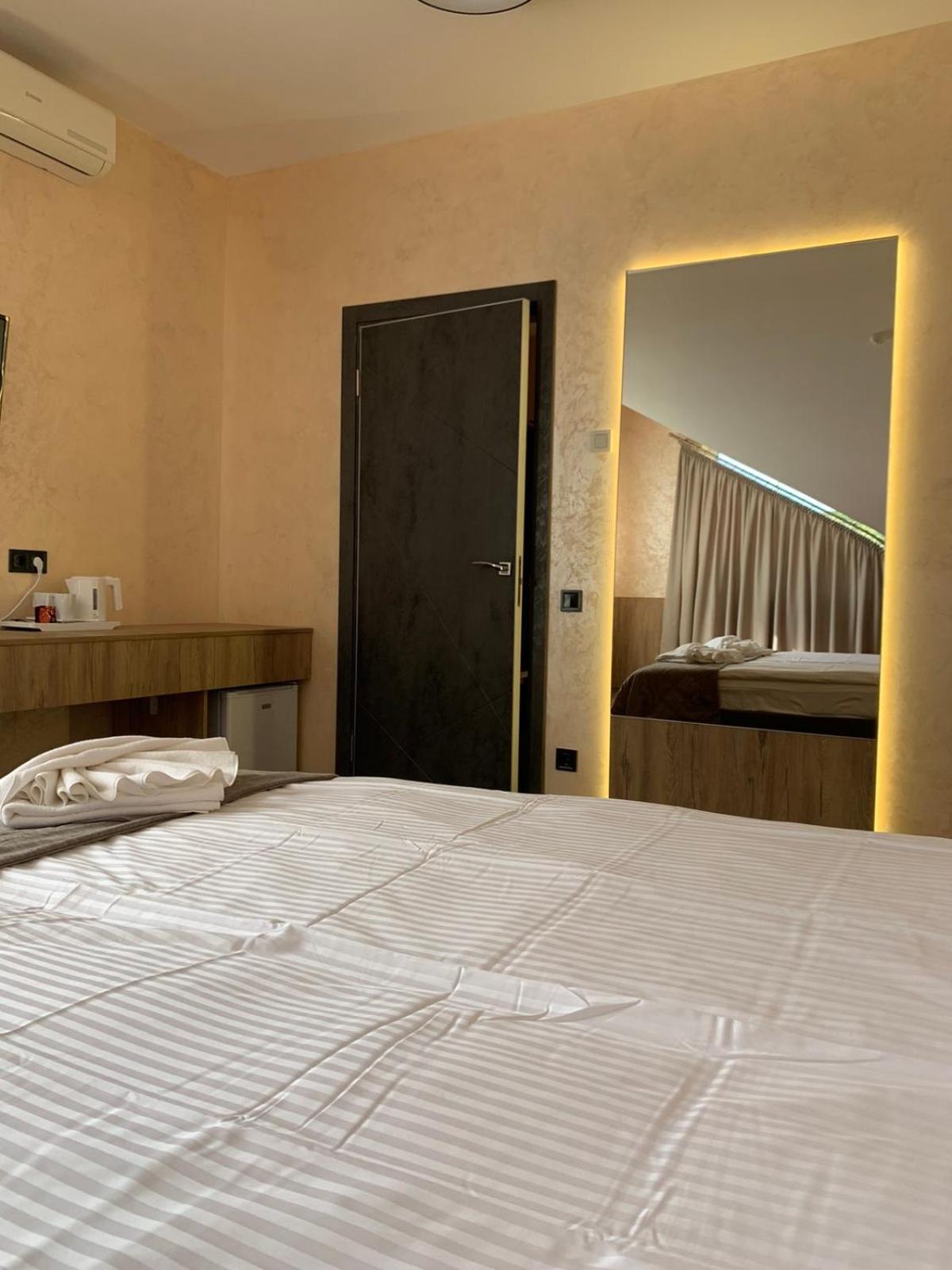 Arta City Hotel Yavoriv  Extérieur photo