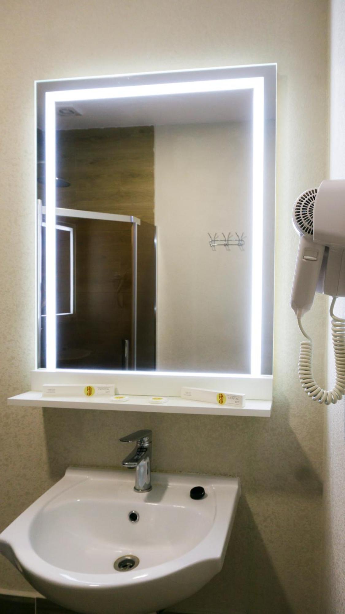 Arta City Hotel Yavoriv  Extérieur photo